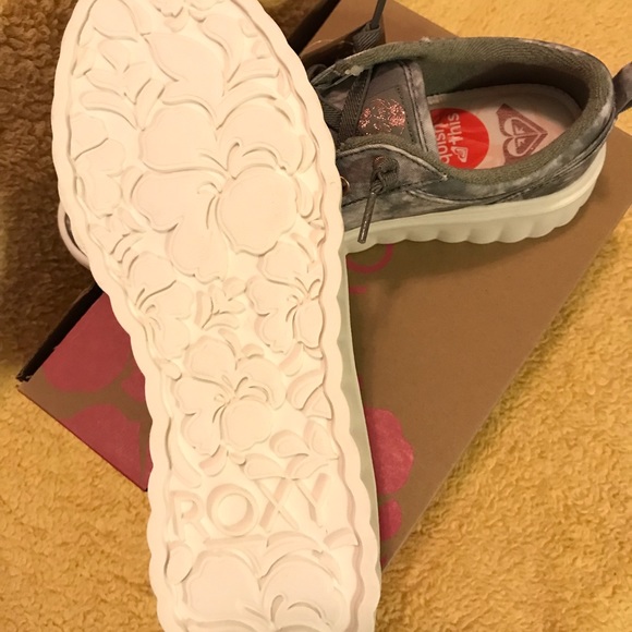 Roxy olive green tie-dyed women’s tennis shoes, size 8.5. - Picture 4 of 5